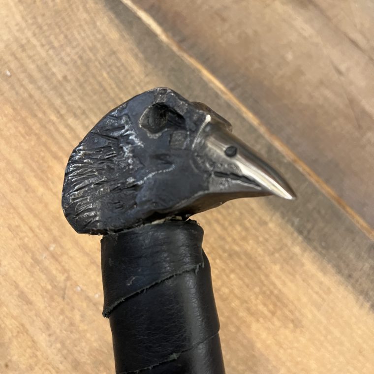 Messer with eagle head pommel