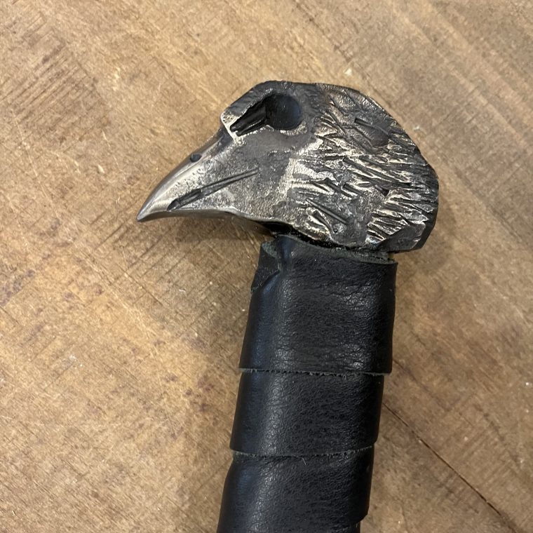 Messer with eagle head pommel